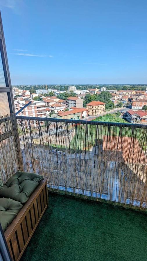 Ferienwohnung La Terrazza Del Re Vercelli Exterior foto