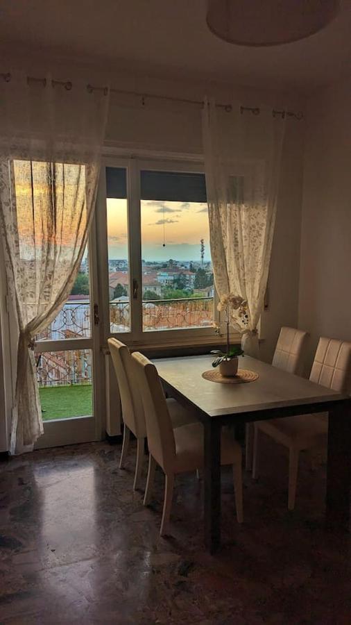 Ferienwohnung La Terrazza Del Re Vercelli Exterior foto