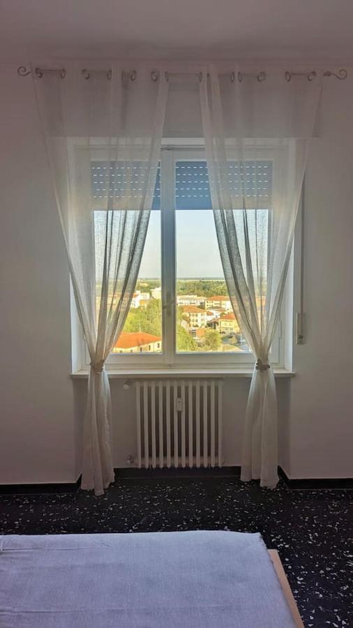 Ferienwohnung La Terrazza Del Re Vercelli Exterior foto